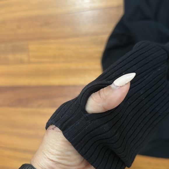 Alo black turtle neck sweater size medium - Picture 4 of 7